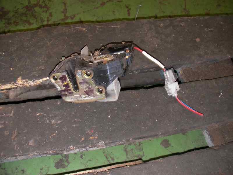 CERRADURA PUERTA TRASERA IZQUIERDA TOYOTA RAV4 FUNCRUISER (A1) Básico