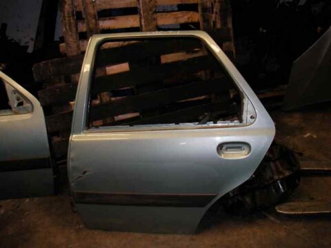 PUERTA TRASERA IZQUIERDA FORD FIESTA BERLINA (DX) Básico
