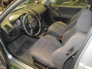 LUNA DELANTERA DERECHA VOLKSWAGEN POLO III BERLINA (6N2) Trendline - fotografía 5