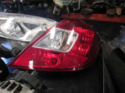 PILOTO TRASERO DERECHO OPEL CORSA D 111 Years