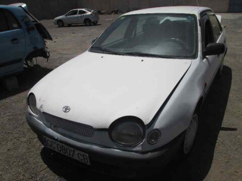 FARO IZQUIERDO TOYOTA COROLLA (E11) 2.0 D Linea Terra Sedán (4-ptas.)