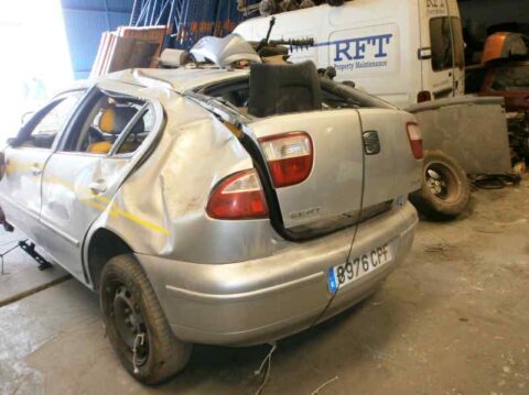 PILOTO TRASERO DERECHO SEAT LEON (1M1) Stella