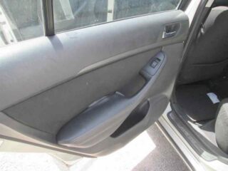 CERRADURA PUERTA DELANTERA IZQUIERDA TOYOTA AVENSIS BERLINA (T25) 1.8 Sol Sedán (4-ptas.) - fotografía 6