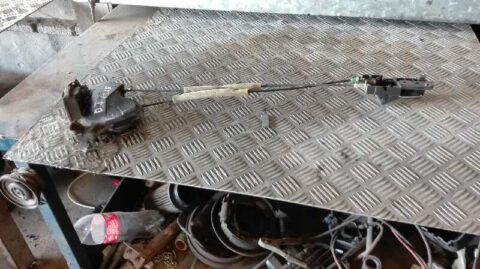 CERRADURA PUERTA DELANTERA IZQUIERDA TOYOTA COROLLA (E12) 1.4 Linea Terra Berlina