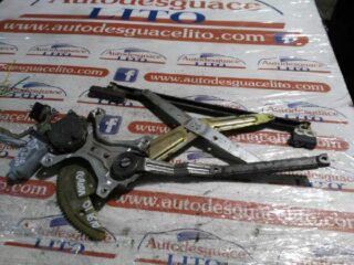 ELEVALUNAS DELANTERO IZQUIERDO TOYOTA COROLLA (E11) 1.6 Linea Luna Berlina (4-ptas.) - fotografía 1