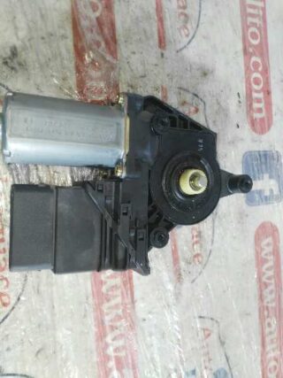 MOTOR ELEVALUNAS TRASERO IZQUIERDO VOLKSWAGEN PASSAT BERLINA (3B3) - fotografía 1