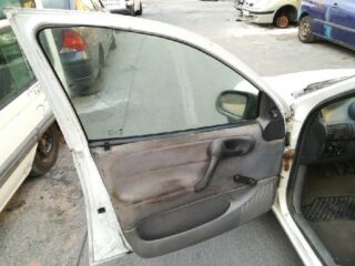 LUNA DELANTERA DERECHA OPEL CORSA B Swing - fotografía 5