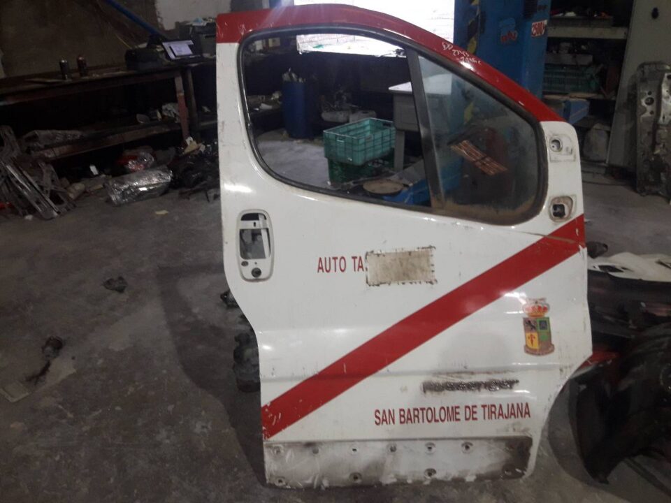 PUERTA DELANTERA DERECHA RENAULT TRAFIC II COMBI 9 - plazas (L2H1) acristalado Combi largo
