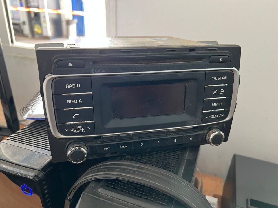 SISTEMA AUDIO RADIO CD KIA RIO (UB) Basic