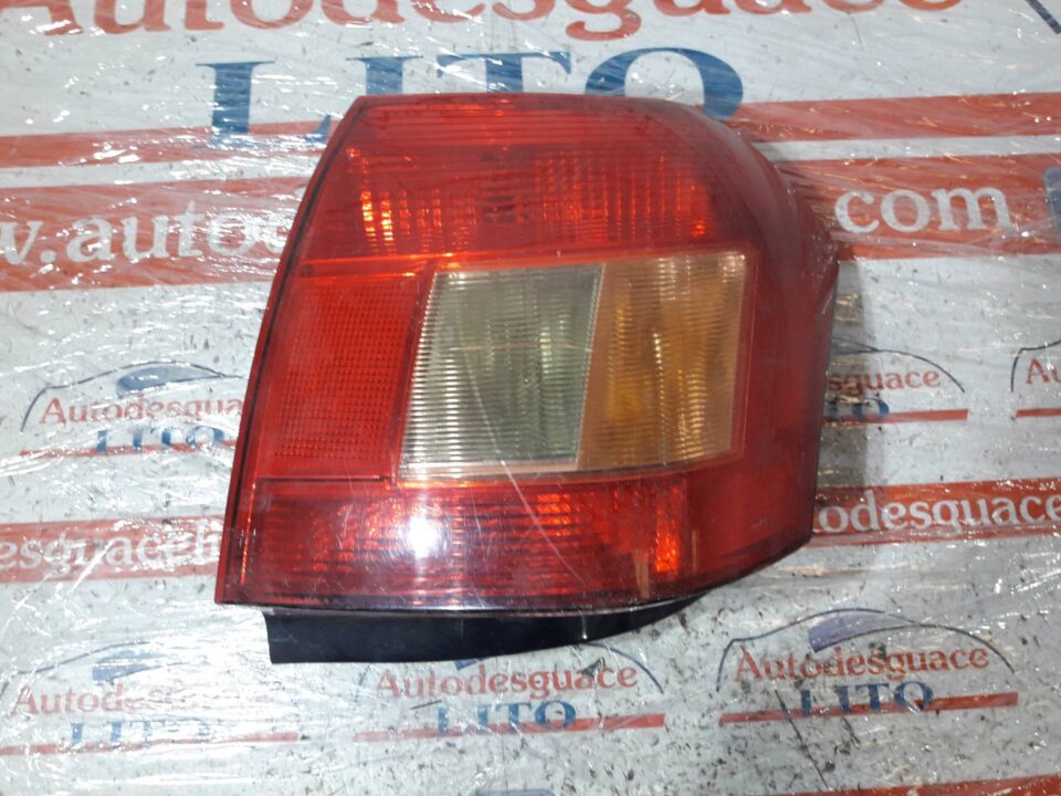 PILOTO TRASERO DERECHO TOYOTA COROLLA (E12) 1.4 C monovolumen