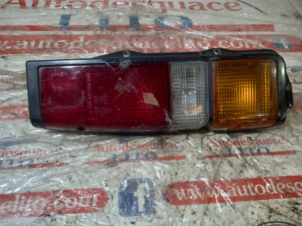 PILOTO TRASERO DERECHO TOYOTA HI-ACE Combi (2 - Plazas)