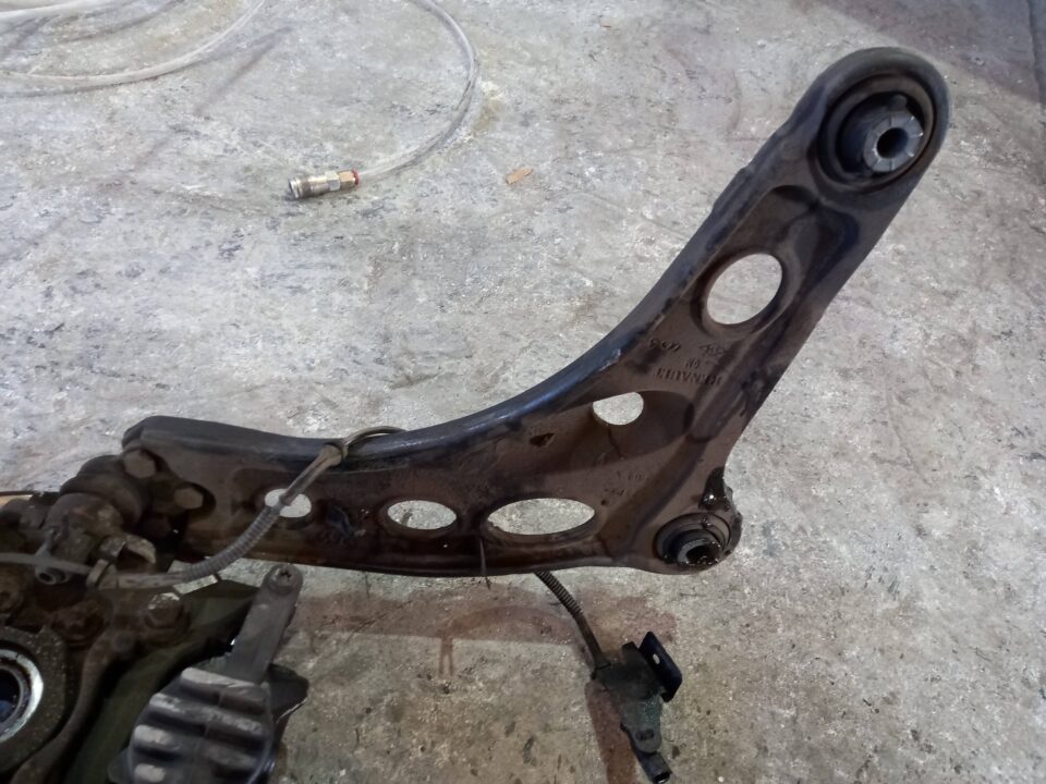 BRAZO SUSPENSION INFERIOR DELANTERO DERECHO RENAULT TRAFIC III FURGÓN L1H1 27t