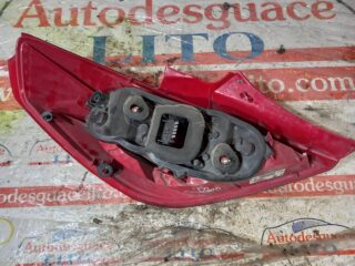 PILOTO TRASERO DERECHO OPEL CORSA D 111 Years - fotografía 2