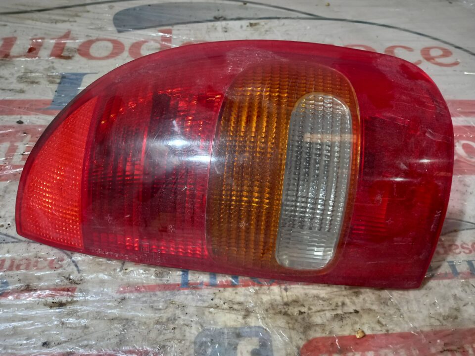 PILOTO TRASERO DERECHO OPEL CORSA B Swing