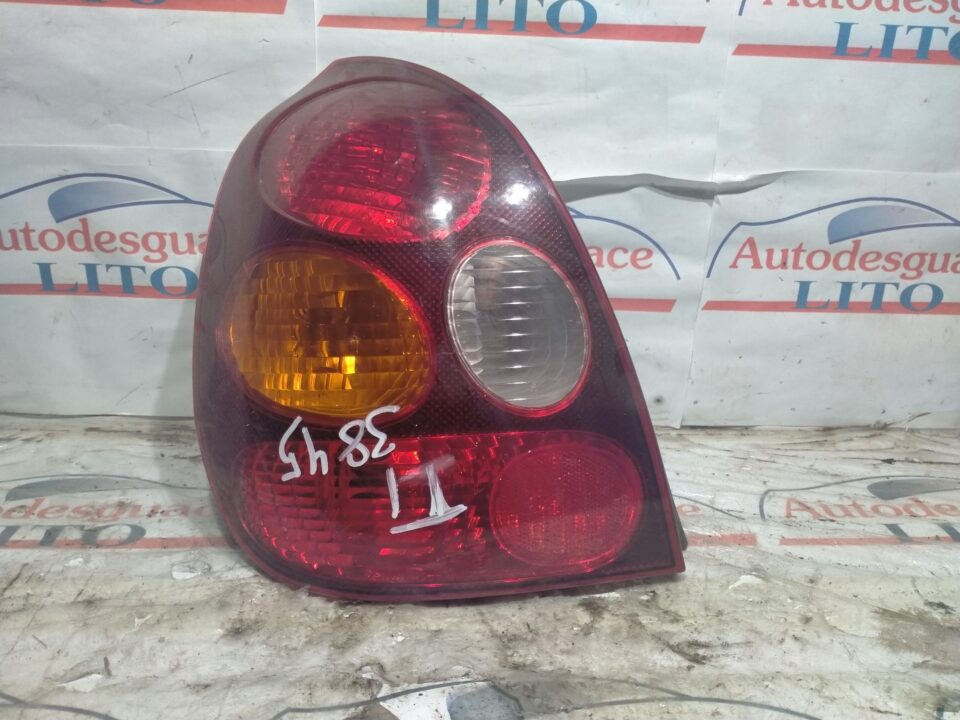 PILOTO TRASERO IZQUIERDO TOYOTA COROLLA (E11) 1.4 Linea Terra (3-ptas.)