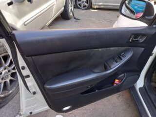 PUERTA DELANTERA IZQUIERDA TOYOTA AVENSIS BERLINA (T25) 2.0 D4-D Executive Berlina (5-ptas.) - fotografía 8