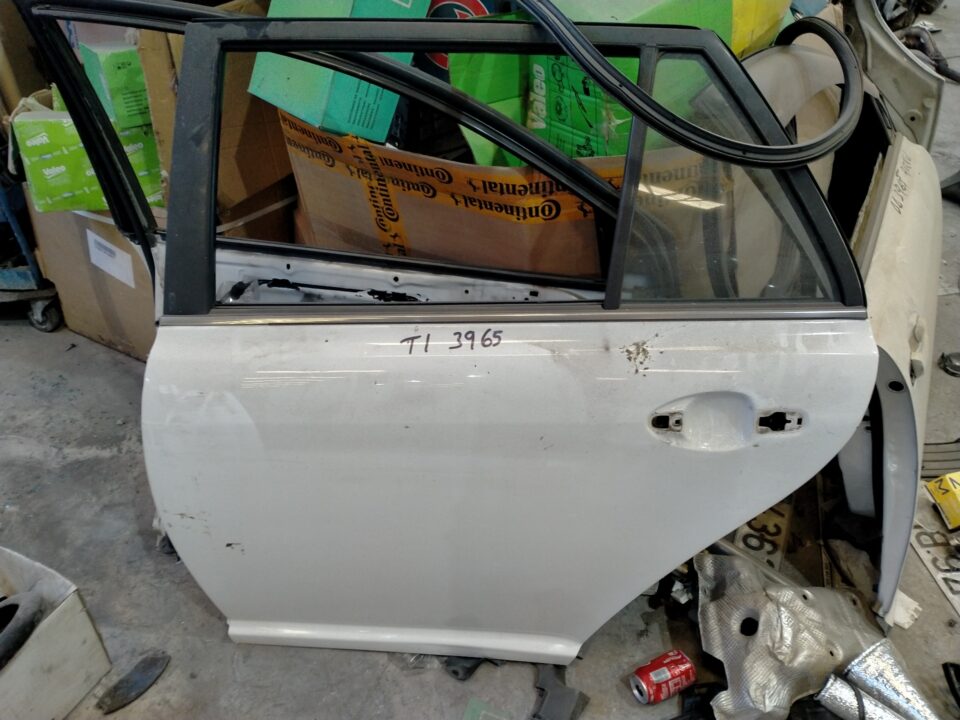 PUERTA TRASERA IZQUIERDA TOYOTA AVENSIS BERLINA (T25) 2.0 D4-D Executive Berlina (5-ptas.)