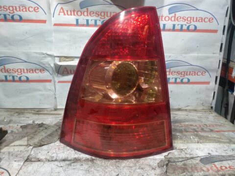 PILOTO TRASERO IZQUIERDO TOYOTA COROLLA (E12) 2.0 D-4D Linea Luna Berlina