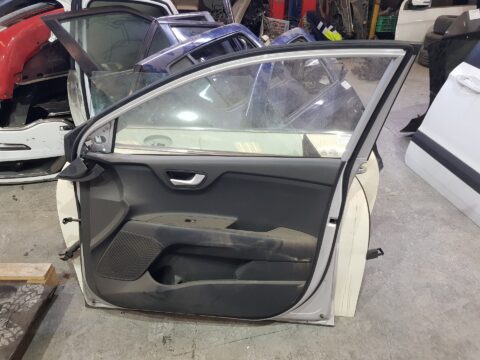 PUERTA DELANTERA DERECHA KIA STONIC (YBCUV) Black Edition