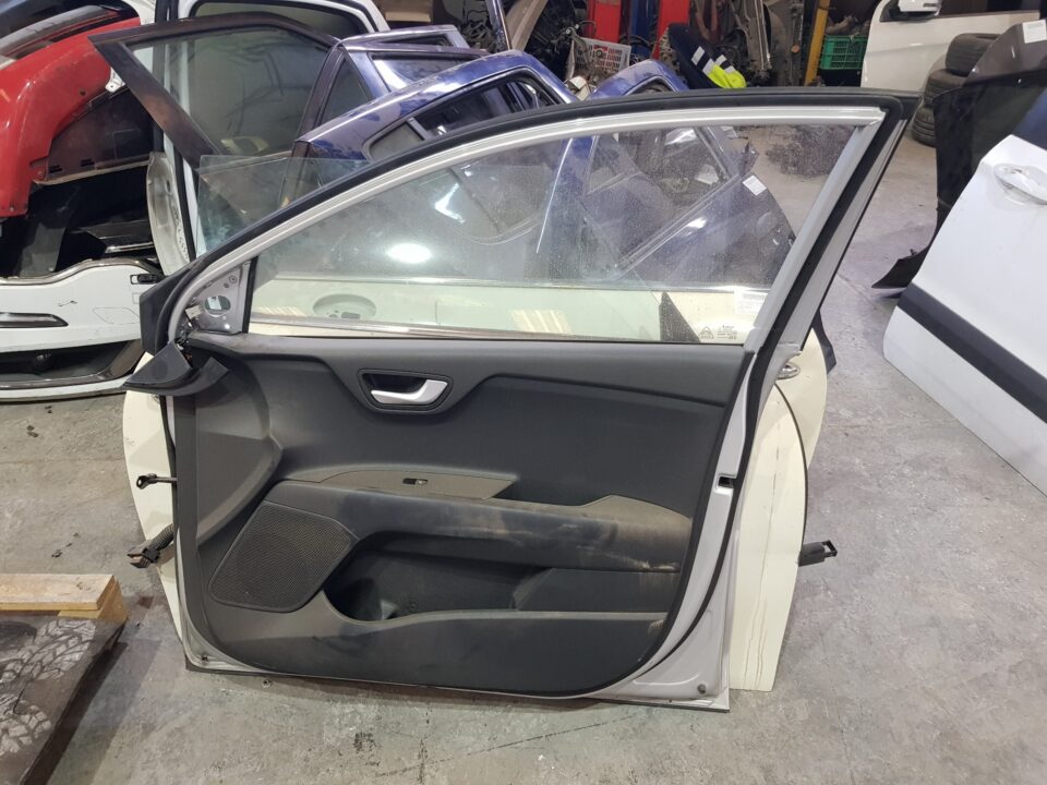 PUERTA DELANTERA DERECHA KIA STONIC (YBCUV) Black Edition