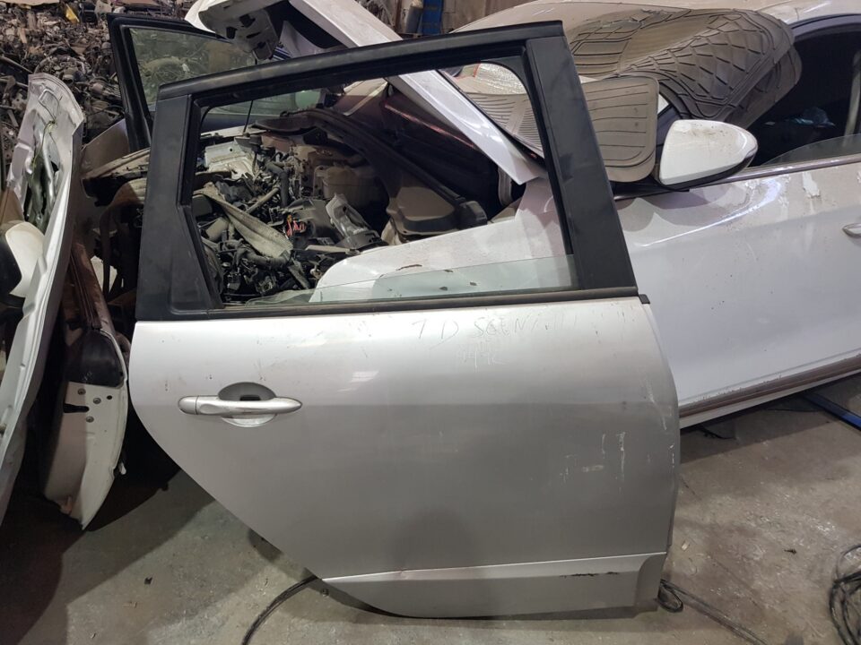 PUERTA TRASERA DERECHA RENAULT SCENIC III (JZ) Dynamique