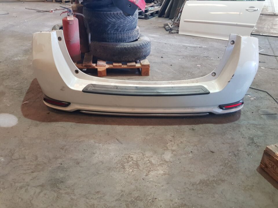 PARAGOLPES TRASERO TOYOTA AURIS TOURING SPORTS (E18) Active