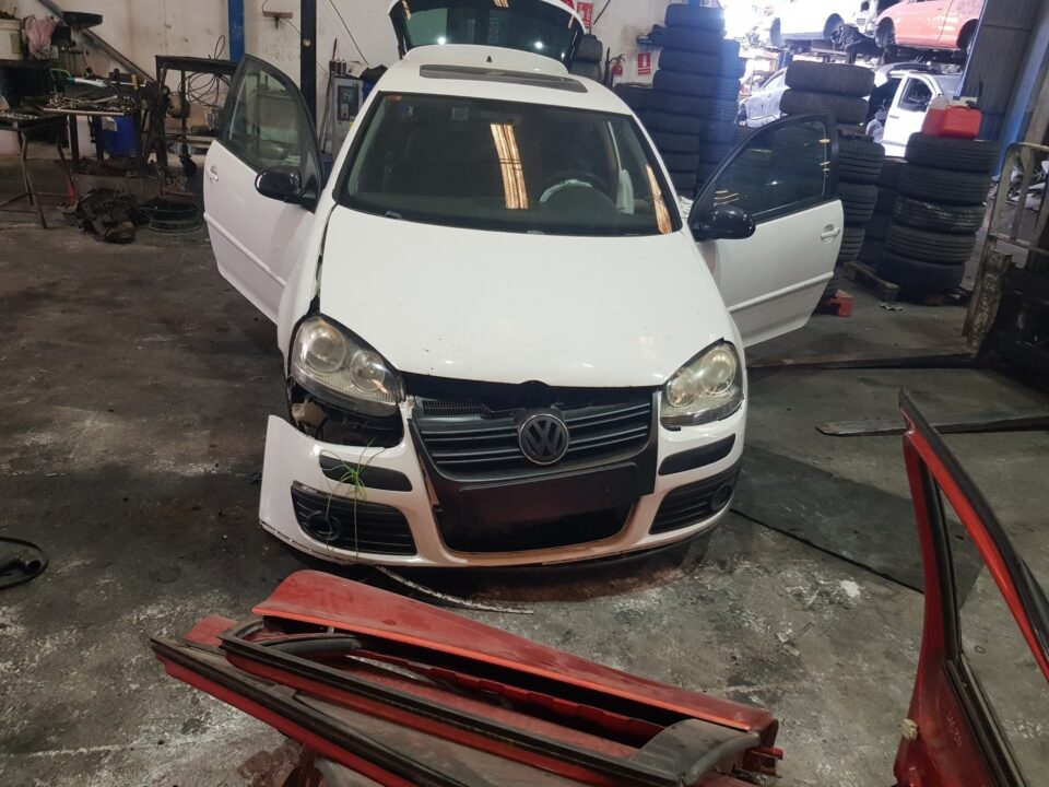 NO IDENTIFICADO VOLKSWAGEN GOLF V (1K1)(10.2003) GT Sport