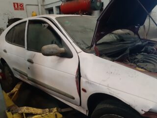 PUERTA DELANTERA DERECHA RENAULT MEGANE I FASE 2 BERLINA (BA0) 1.4 16V Authentique - fotografía 3