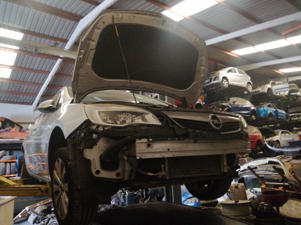 FARO DERECHO OPEL ASTRA J BERLINA 5P Cosmo