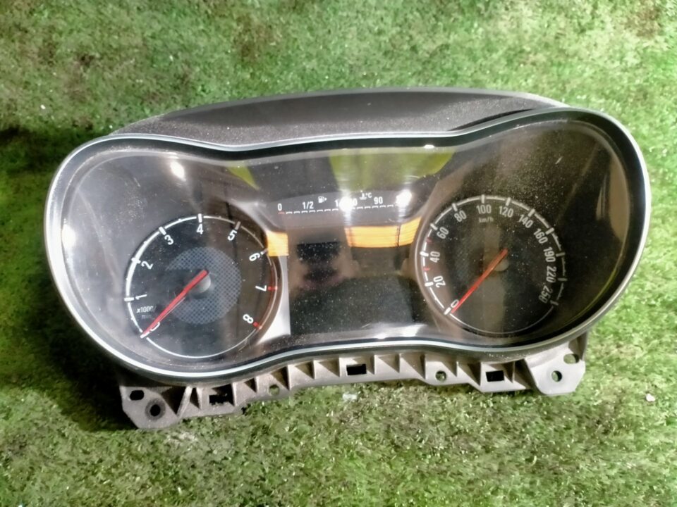 CUADRO INSTRUMENTOS OPEL CORSA E GSi