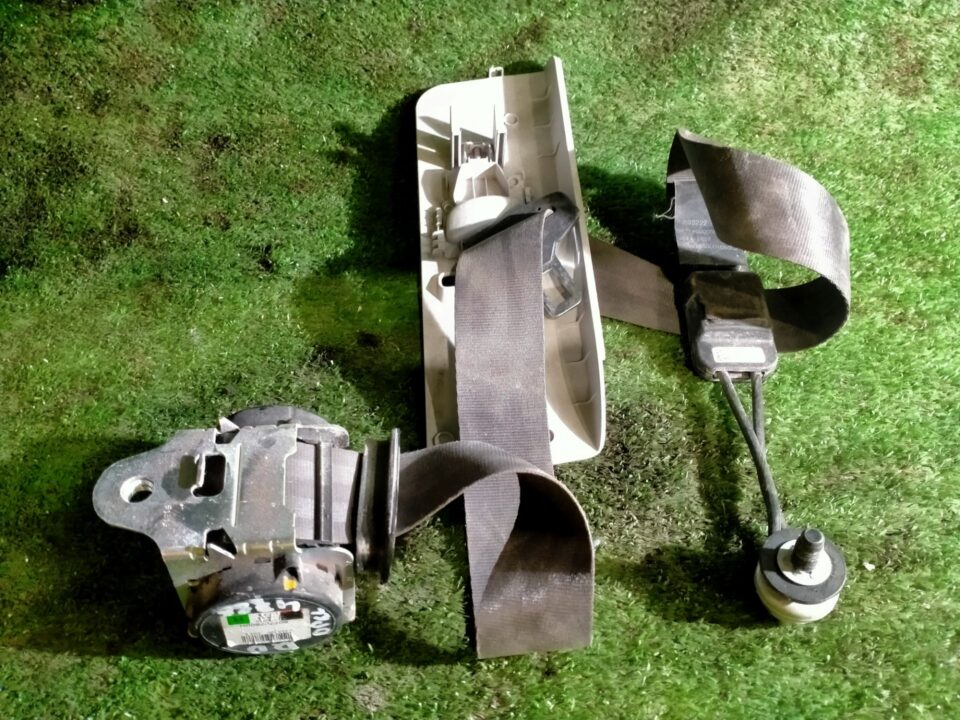 CINTURON SEGURIDAD DELANTERO DERECHO OPEL CORSA E GSi