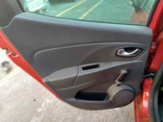 PUERTA DELANTERA DERECHA RENAULT CLIO IV Limited - fotografía 3