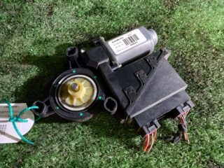 MOTOR ELEVALUNAS DELANTERO IZQUIERDO VOLKSWAGEN POLO IV (9N1) Highline - fotografía 2