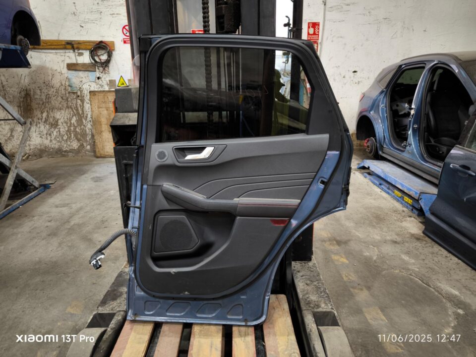 PUERTA TRASERA DERECHA FORD KUGA HYBRID ST-LINE