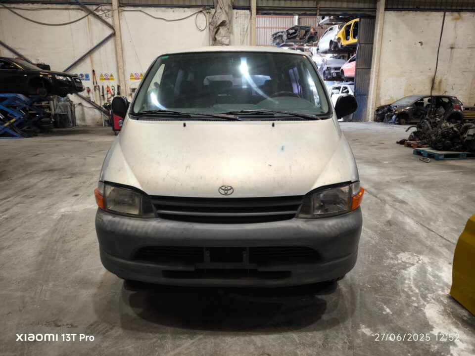 FARO DERECHO TOYOTA HI-ACE HiAce Combi 9 - plazas TD