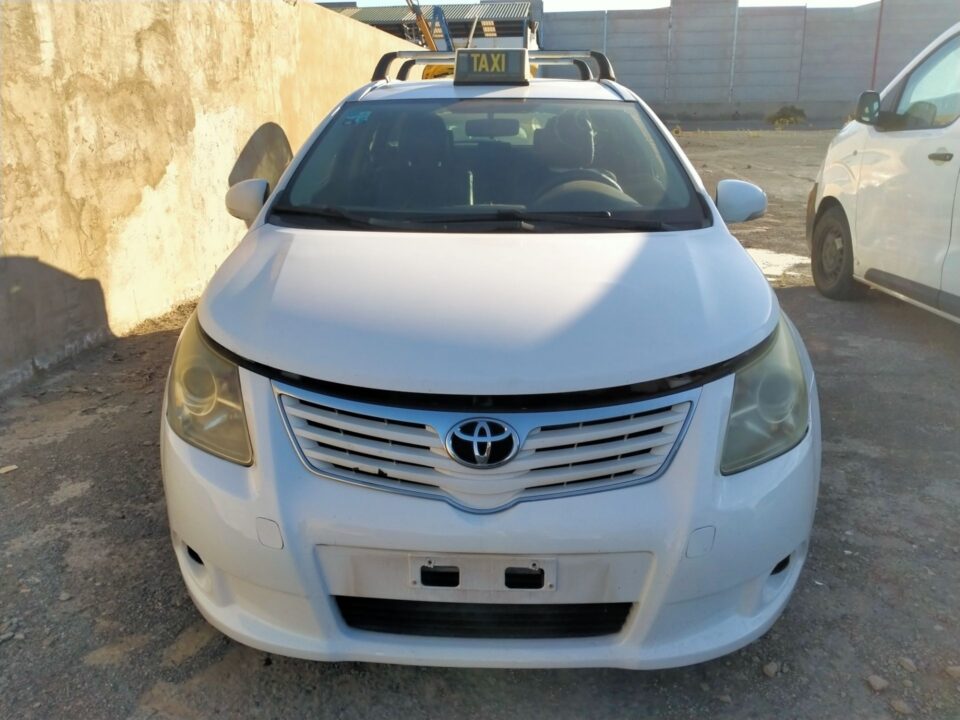 FARO DERECHO TOYOTA AVENSIS (T27) Advance