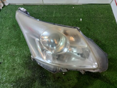 FARO IZQUIERDO TOYOTA AVENSIS (T27) Advance
