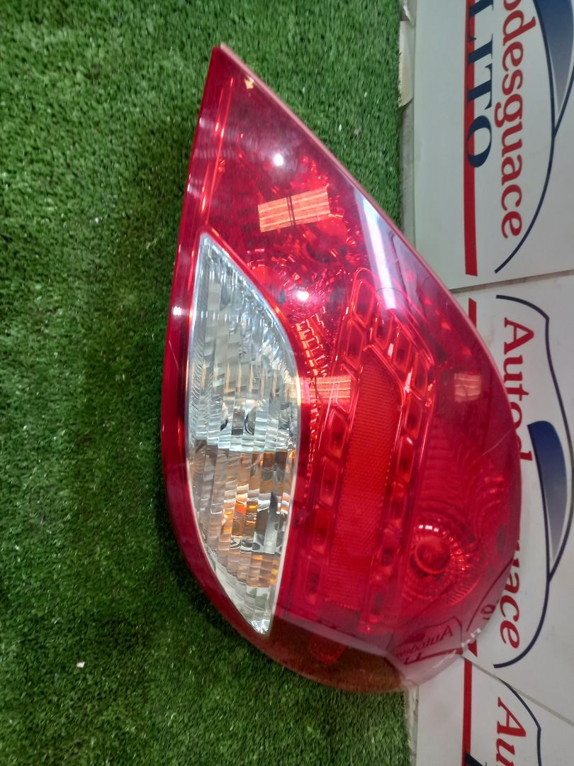 PILOTO TRASERO DERECHO PEUGEOT 207 Confort