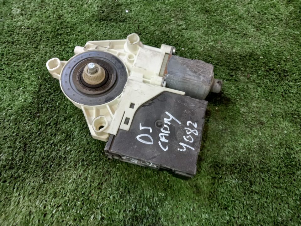 MOTOR ELEVALUNAS DELANTERO IZQUIERDO VOLKSWAGEN CADDY PROFESIONAL (SA)(03.2015) Kombi BMT