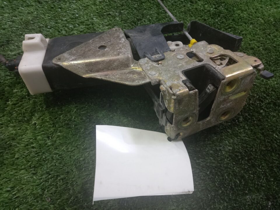 CERRADURA PUERTA TRASERA IZQUIERDA MITSUBISHI CARISMA BERLINA 5 (DA0) 1900 DI-D Avance
