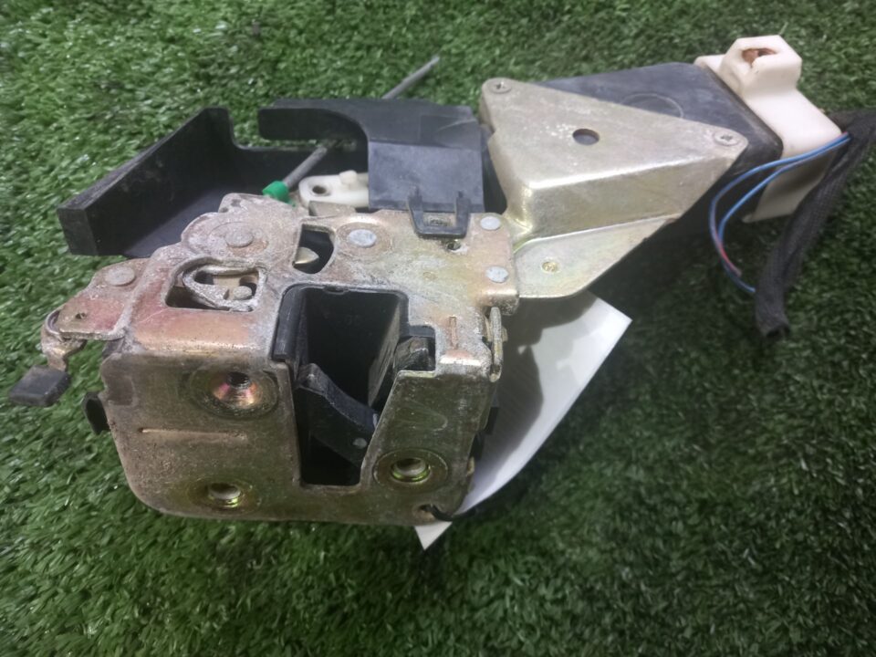CERRADURA PUERTA TRASERA DERECHA MITSUBISHI CARISMA BERLINA 5 (DA0) 1900 DI-D Avance