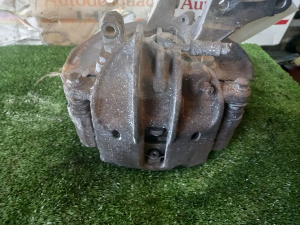 PINZA DE FRENO DELANTERA IZQUIERDA MITSUBISHI CARISMA BERLINA 5 (DA0) 1900 DI-D Avance