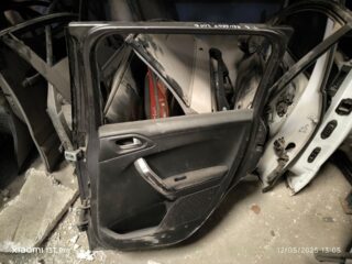 PUERTA TRASERA DERECHA PEUGEOT 2008 Style - fotografía 2