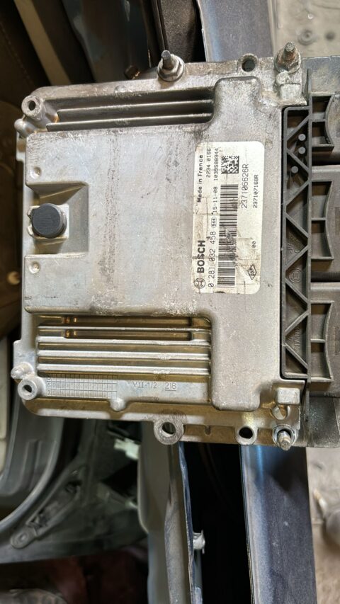 CENTRALITA MOTOR UCE RENAULT TRAFIC III COMBI Mixto N1 L1H1 28t (56 plazas)
