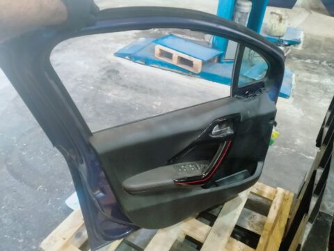 PUERTA DELANTERA IZQUIERDA PEUGEOT 208 GT Line