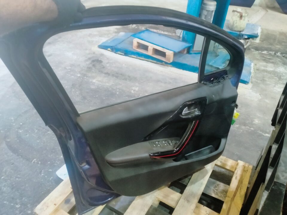 PUERTA DELANTERA IZQUIERDA PEUGEOT 208 GT Line