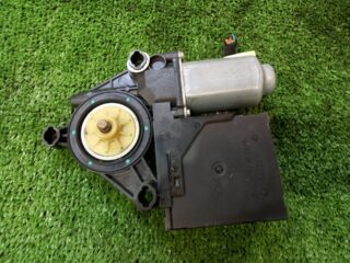 MOTOR ELEVALUNAS DELANTERO DERECHO VOLKSWAGEN CADDY (2K)(02.2004) Furg. - fotografía 2