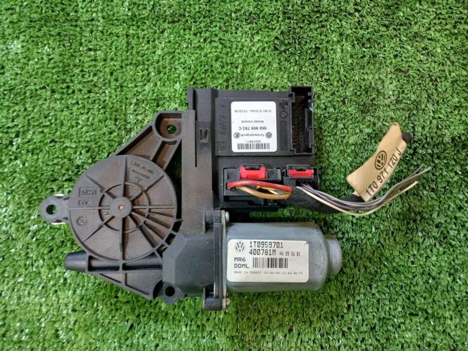 MOTOR ELEVALUNAS DELANTERO IZQUIERDO VOLKSWAGEN CADDY (2K)(02.2004) Furg.